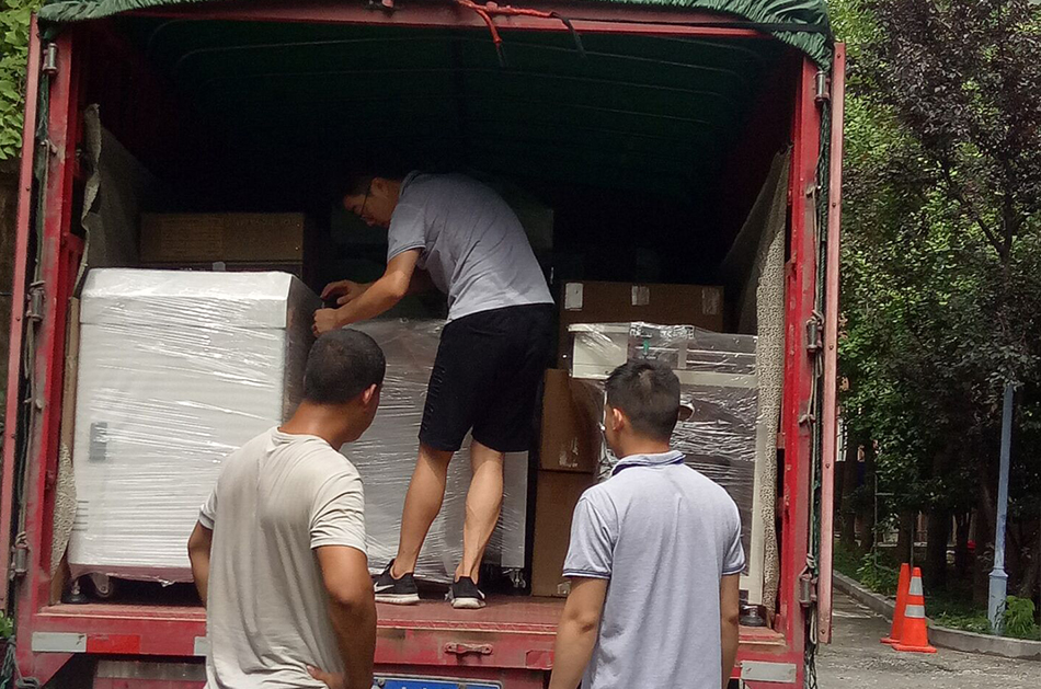 臺(tái)州客戶SMT設(shè)備專車送貨，貨到上門安裝調(diào)試