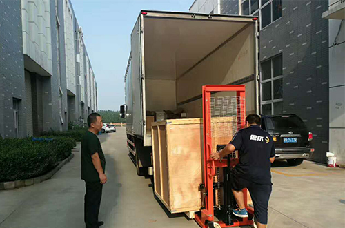 徐州客戶SMT設(shè)備專車送貨，貨到上門安裝調(diào)試
