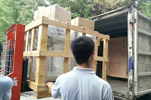 鎮(zhèn)江客戶SMT設(shè)備專車送貨，貨到上門安裝調(diào)試