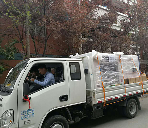 溫州客戶SMT設(shè)備專車送貨，貨到上門安裝調(diào)試